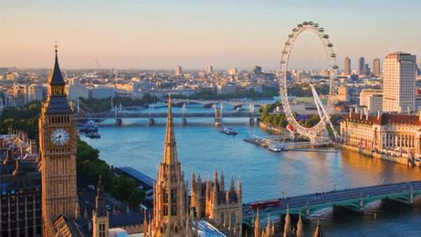 Λονδίνο: αεροφωτογραφία του κέντρου της πόλης του Λονδίνου. Ξεχωρίζουν ο Τάμεσης, το London Eye, το Βρετανικό Κοινοβούλιο και το Μπιγκ Μπεν.